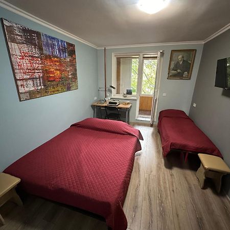 Lenin Street Hostel & Tours ティラスポリ エクステリア 写真