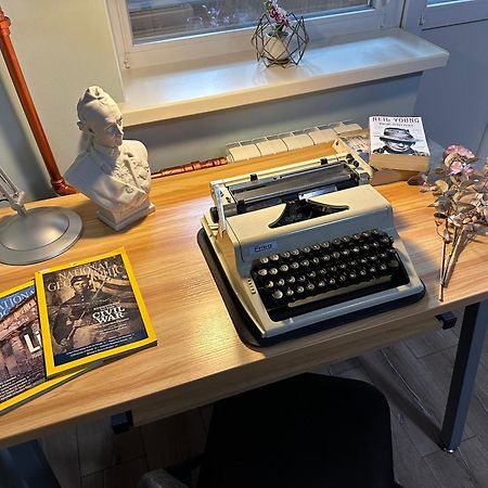 Lenin Street Hostel & Tours ティラスポリ エクステリア 写真