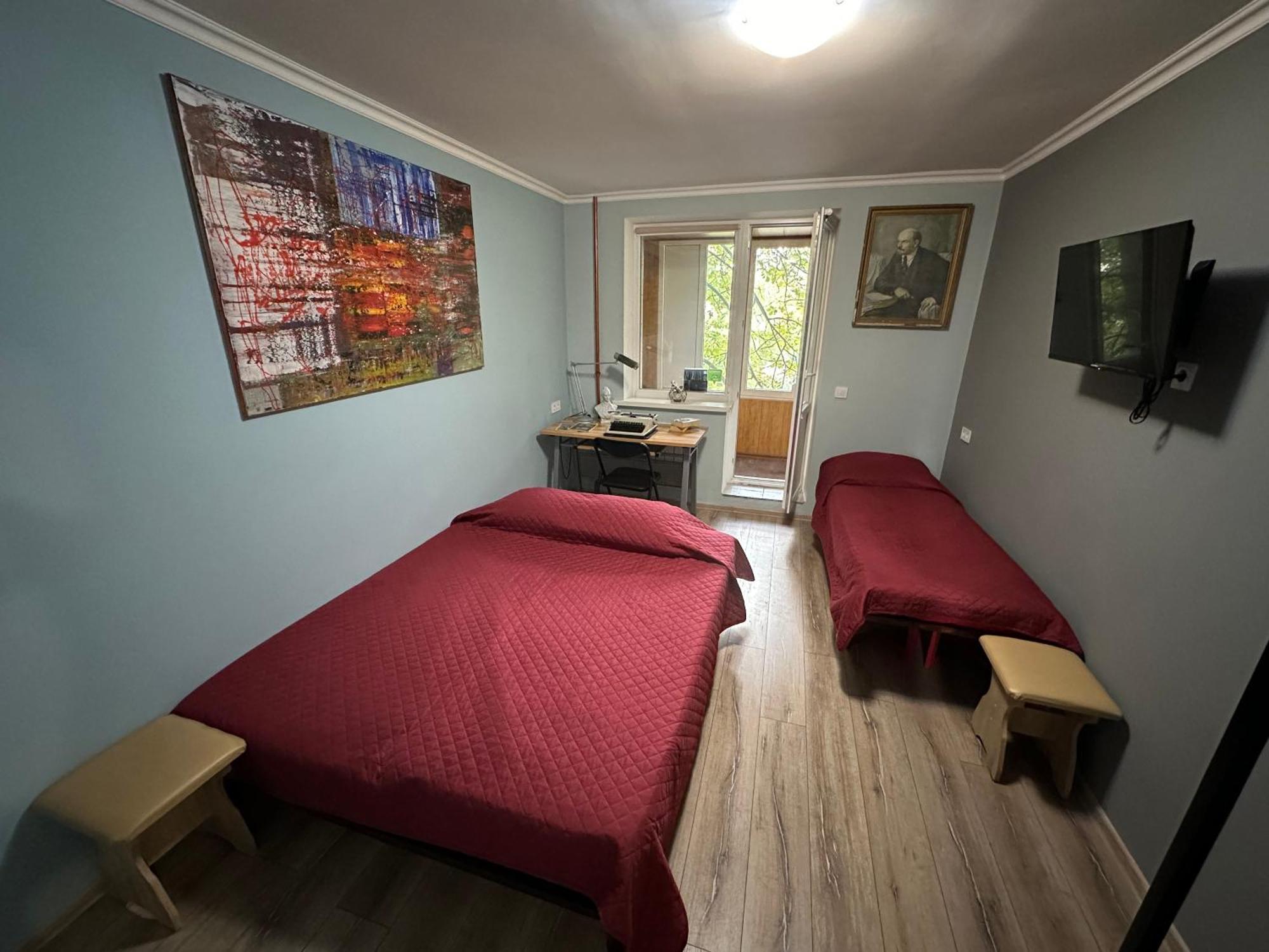 Lenin Street Hostel & Tours ティラスポリ エクステリア 写真