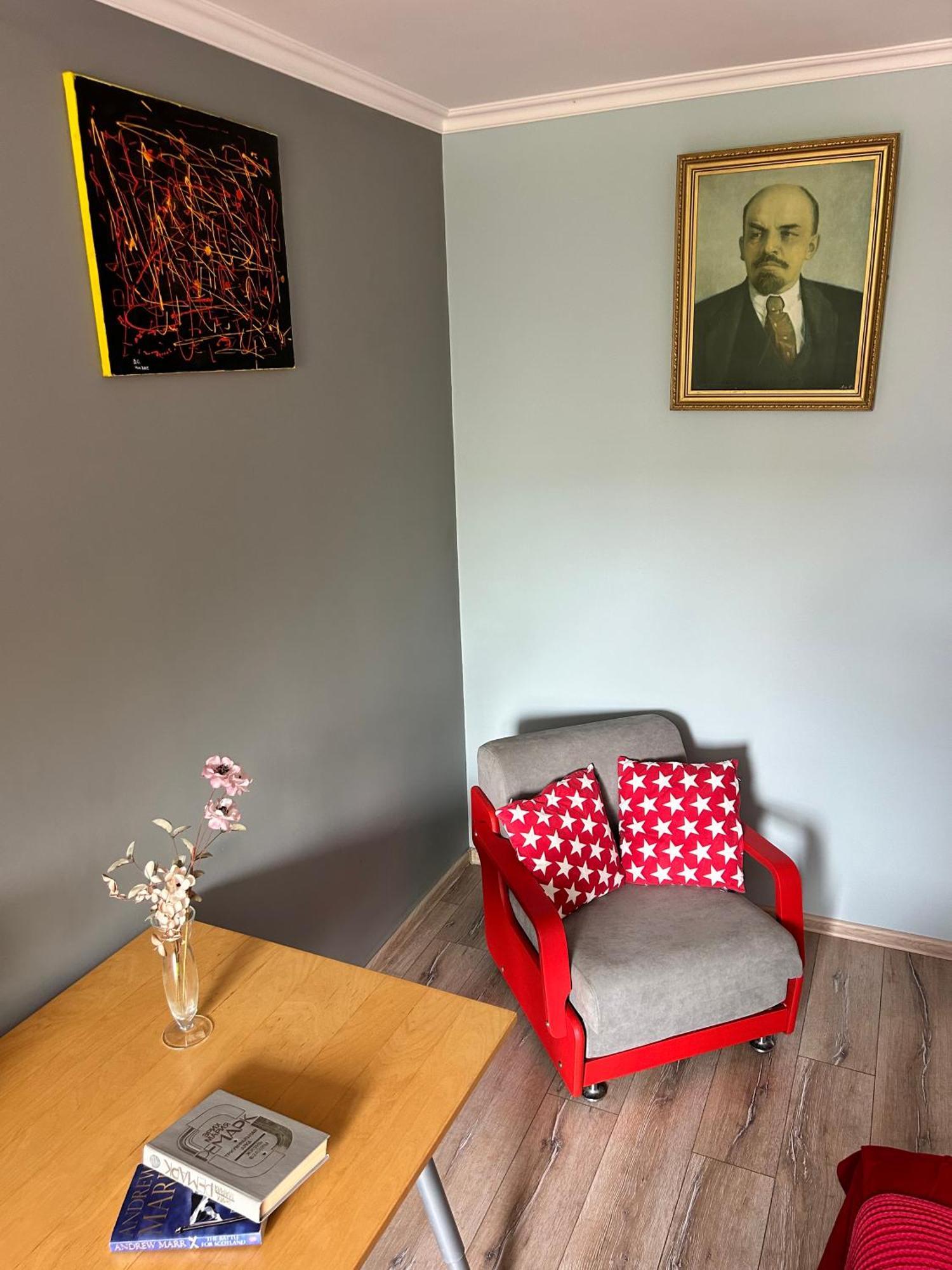 Lenin Street Hostel & Tours ティラスポリ エクステリア 写真