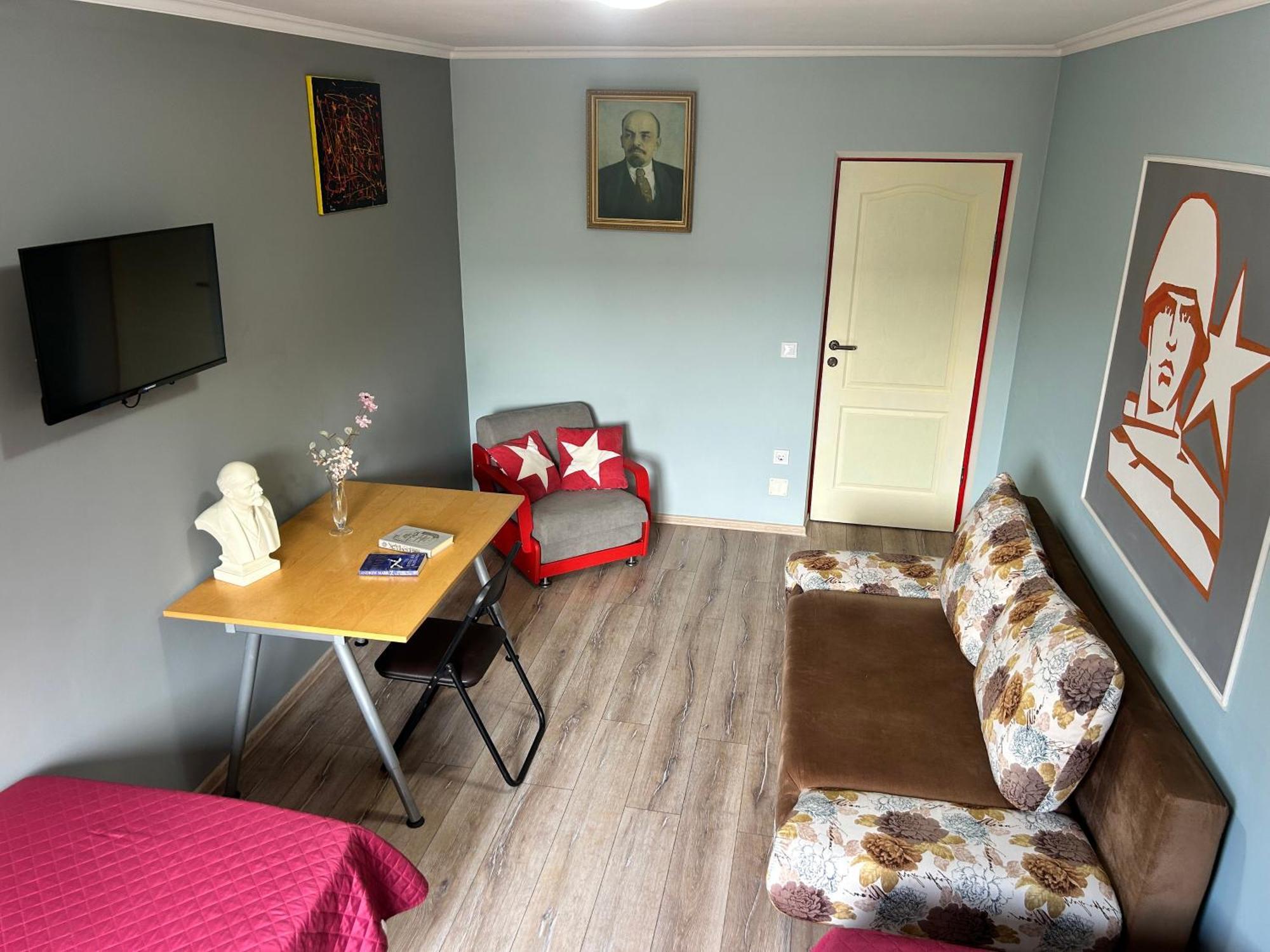 Lenin Street Hostel & Tours ティラスポリ エクステリア 写真