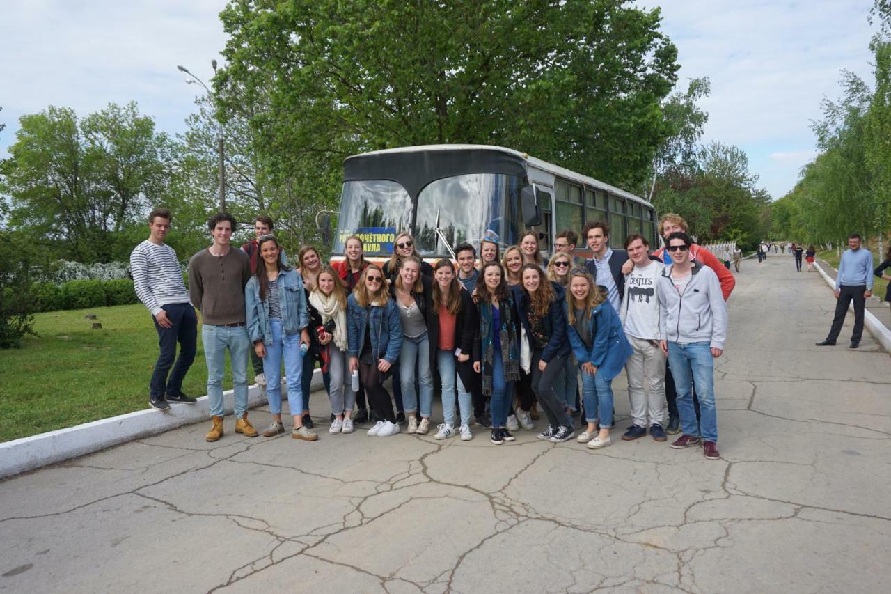 Lenin Street Hostel & Tours ティラスポリ エクステリア 写真