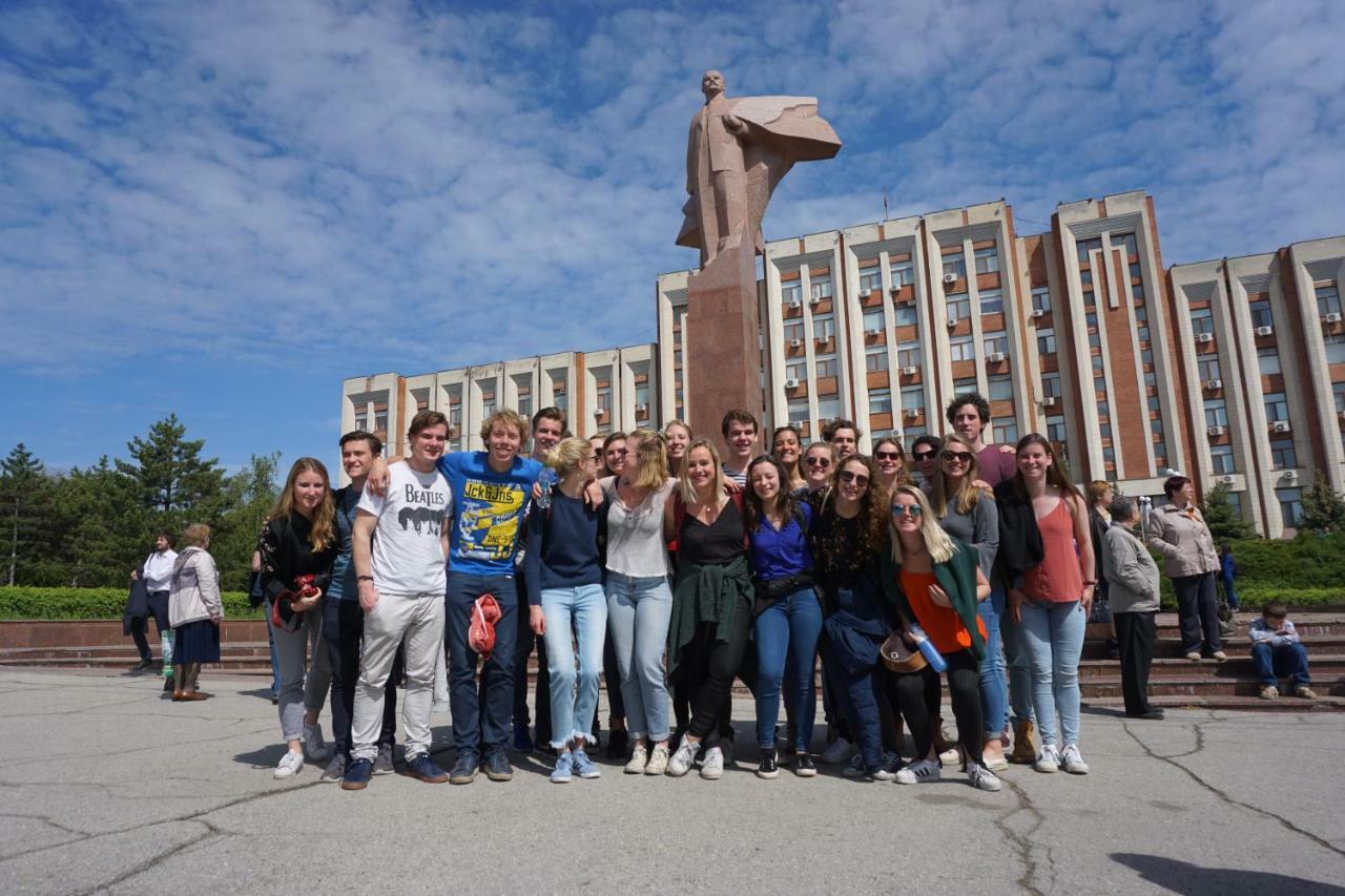 Lenin Street Hostel & Tours ティラスポリ エクステリア 写真